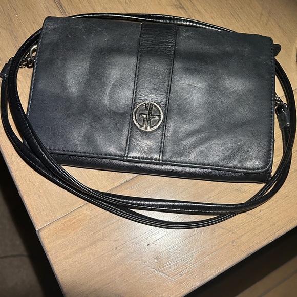 Giani Bernini Genuine Leather Cross Body 9”X6” Inside Lined in Black Cloth. EUC. - Picture 2 of 13